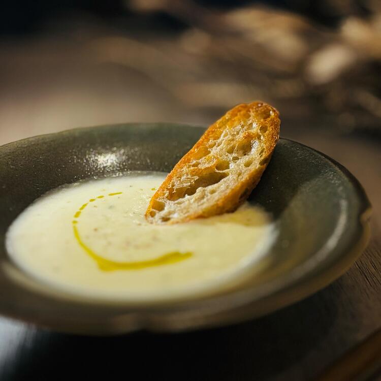 　太九条葱とじゃがいもの温かいポタージュ