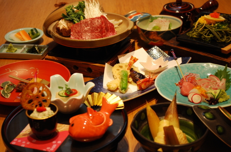 新鮮な地魚のお造りが自慢