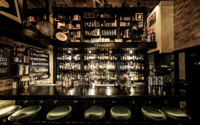 東京店は黒を基調としたビンテージ空間