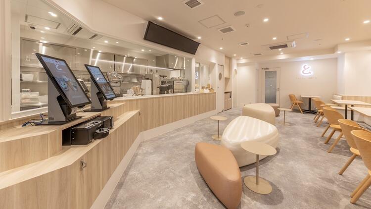 白と木を基調としたオシャレなお店◎