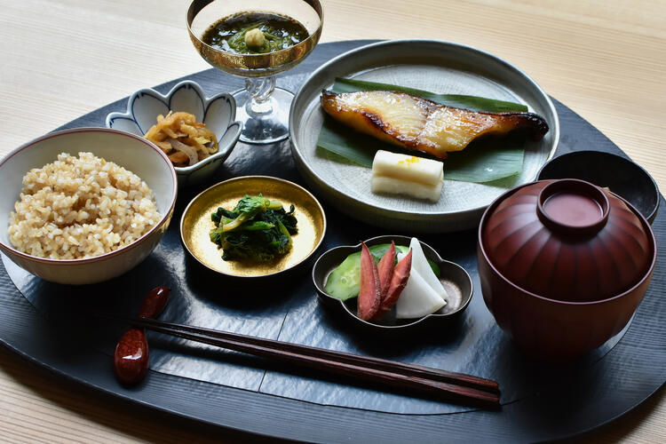 上質なやさしさを、食というかたちで。