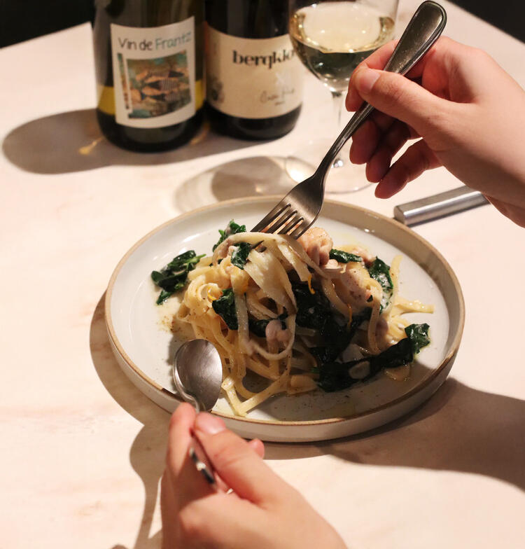 カフェでも本格的なお食事をご用意。