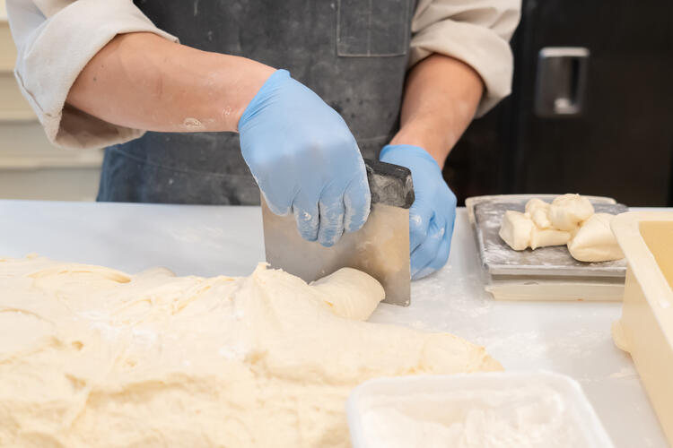 新商品の試食も楽しみの１つです