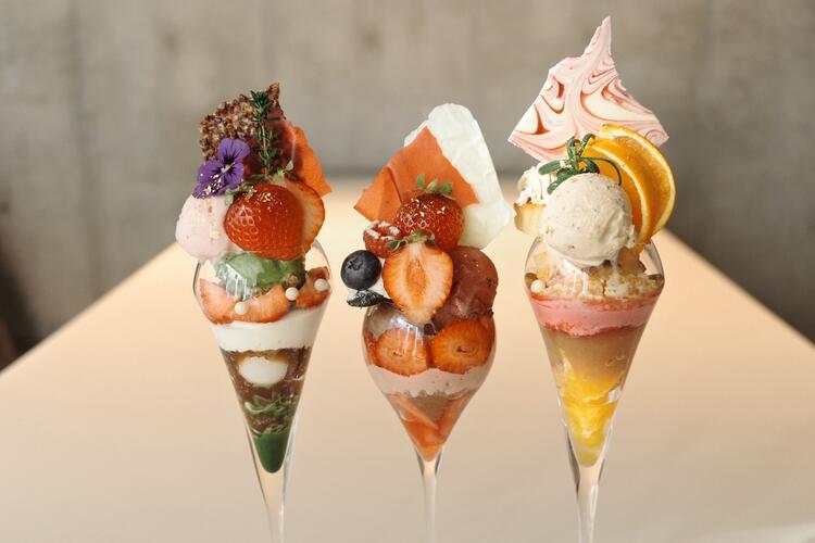 季節ごとの新作パフェ。試作もチャレンジ！