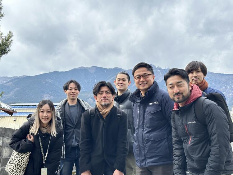 生産者訪問中のスタッフたち