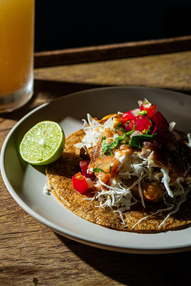 本場仕込みのFISH TACOSを味わえ