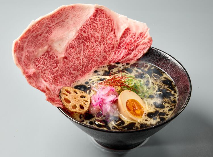 こだわりの手羽餃子と鶏ラーメンを提供！