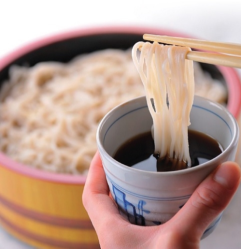 昼の十割そばは老若男女に大人気！