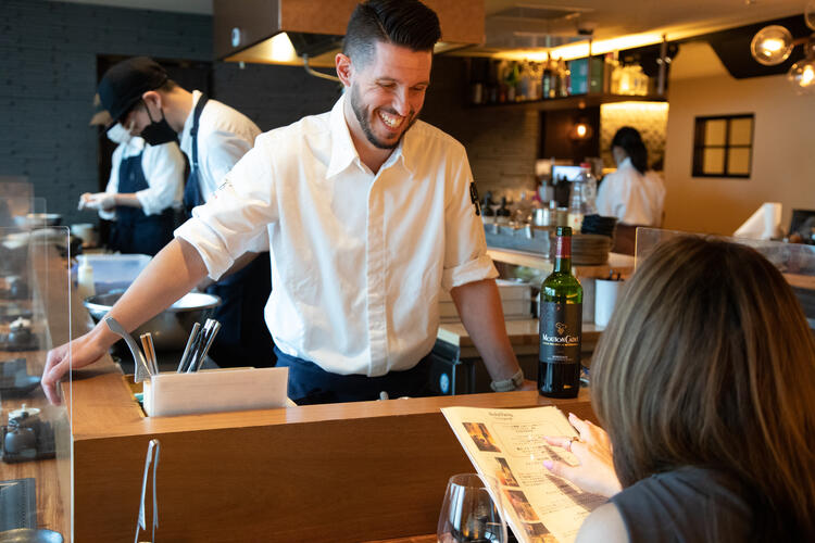 オープンキッチンのライブ感・調理経験不要