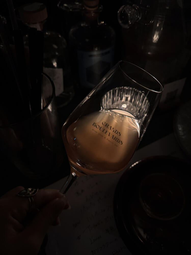 夜はナチュラルワインバー