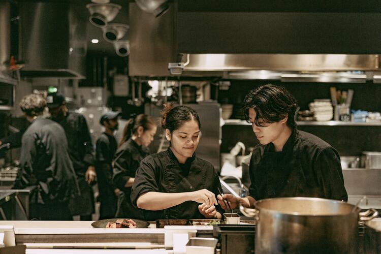 オープンキッチンで開放的な環境です！