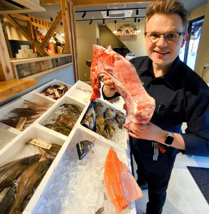 毎朝とれたての新鮮な魚介を仕入れ