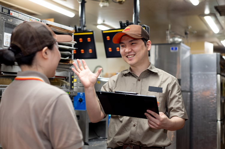 年間休日107日！早朝・深夜の送迎あり！