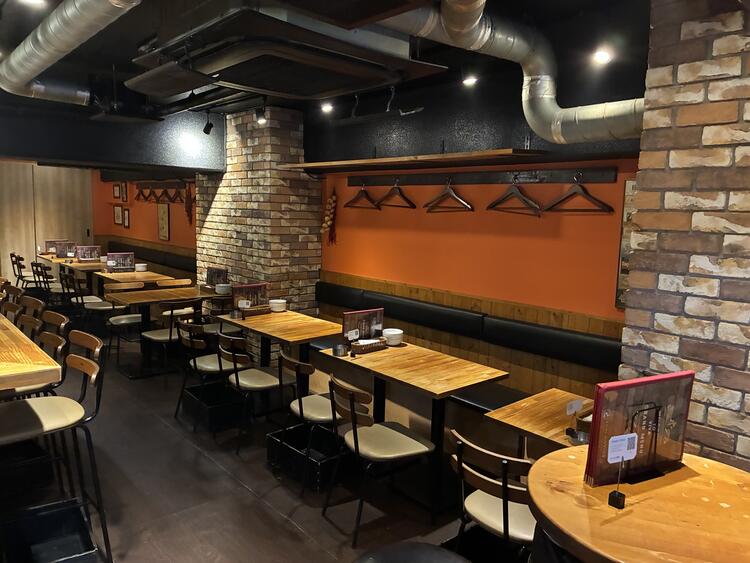 木を基調としたモダンでオシャレな空間