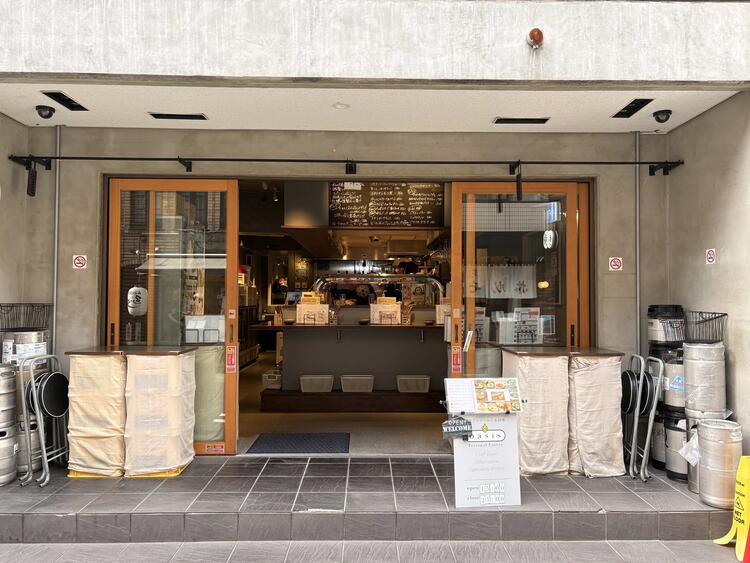 目黒銀座商店街に入ってすぐ！