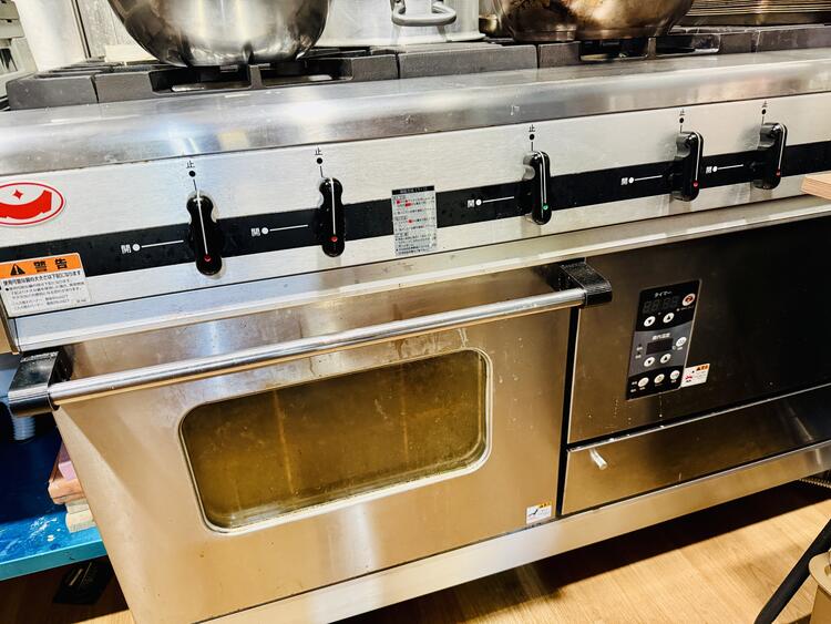 4口コンロ、オーブン