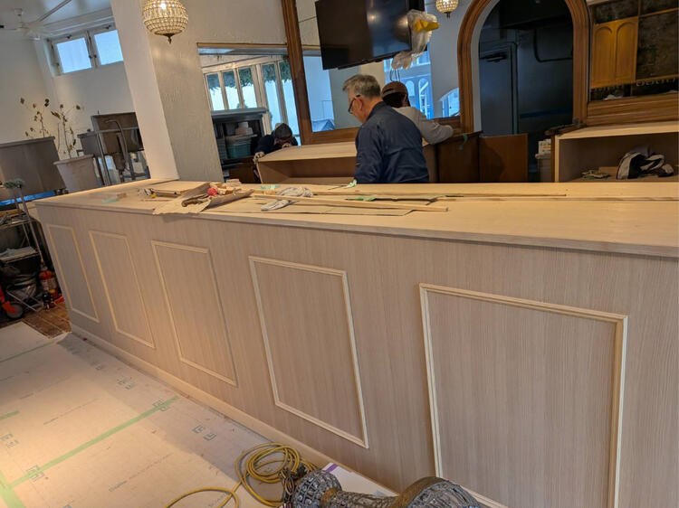 夜は照明を落とし大人っぽい雰囲気に