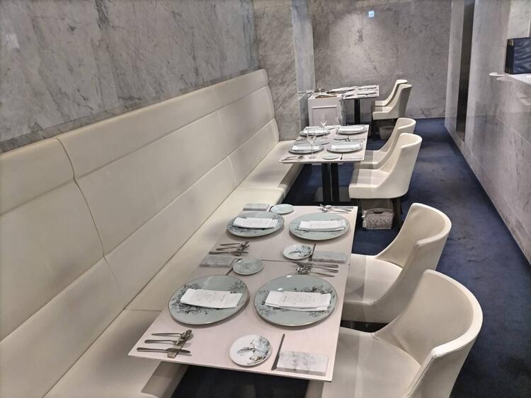 完全予約の24席！落ち着いて接客出来ます