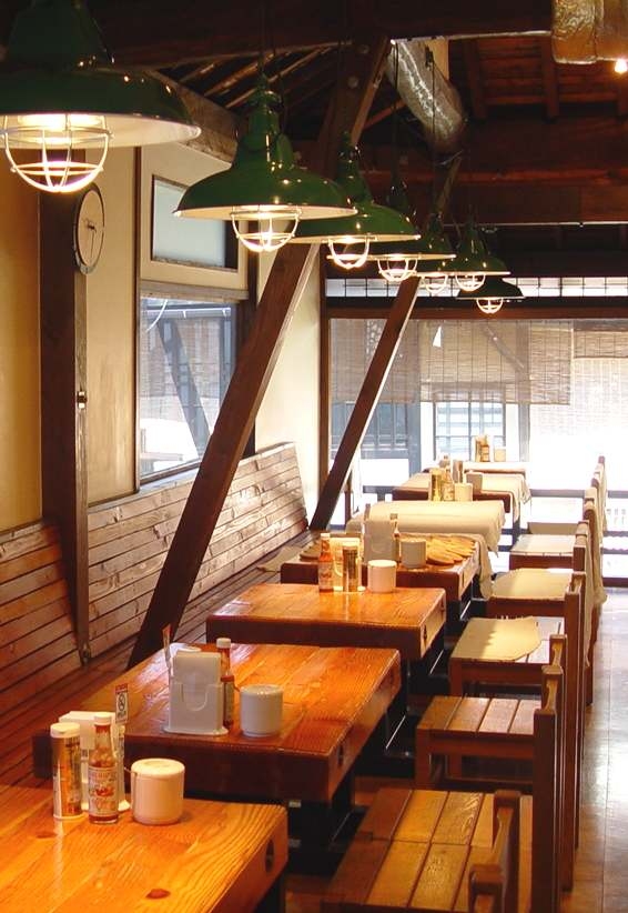 京町家ならではの温かみのある店内