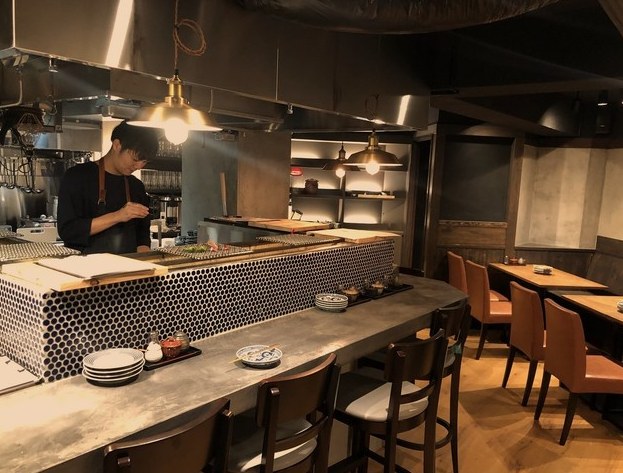 モダンで活気あふれるお洒落な店内♪