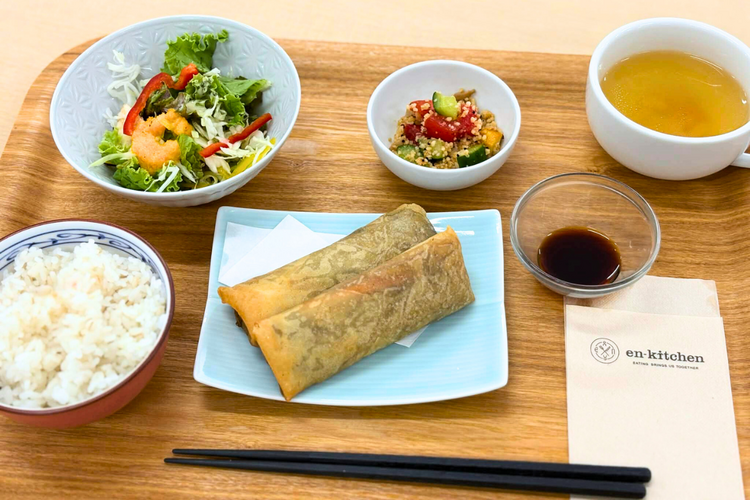 いつもの皆さんへ、揚げたてを丁寧に。