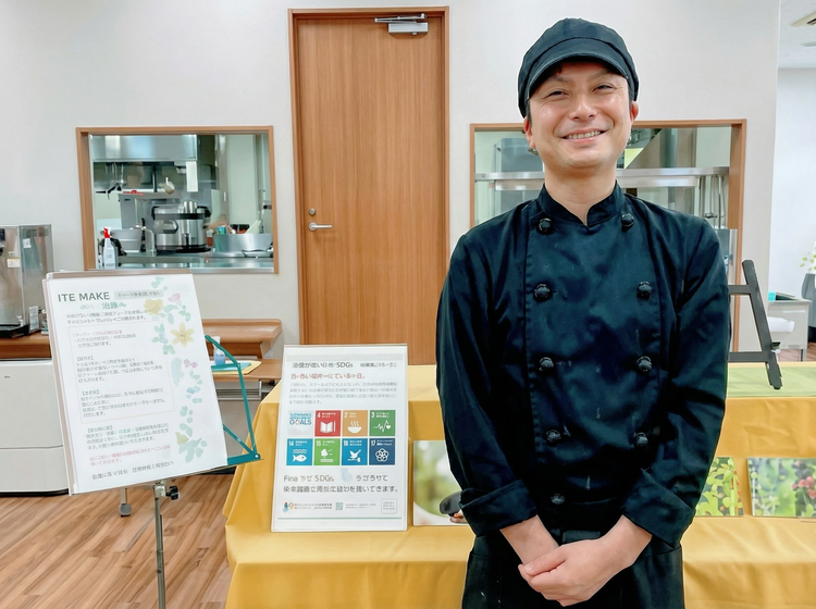 落ち着いた企業内カフェテリアで調理業務