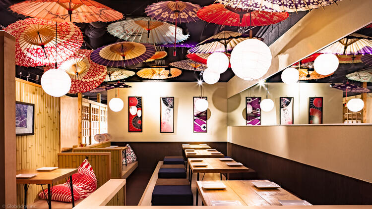 内装にもこだわり、落ち着いた店内です。