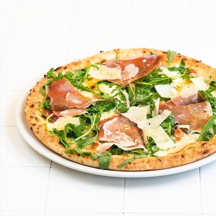 人気のピザ・プロシュートルッコラ
