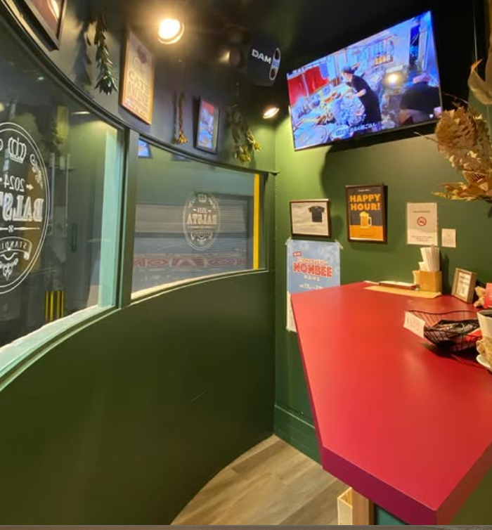 髪色・ピアス自由♪お洒落な制服あり