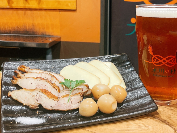 手作りの燻製メニューと自家製クラフトビー