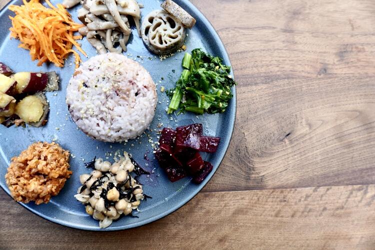 The storkコウノトリの意味します