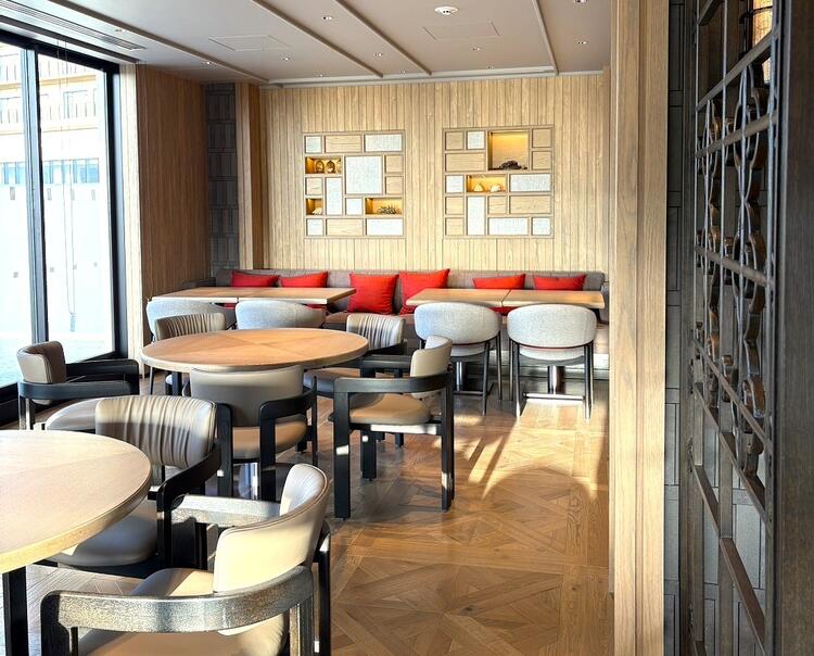 ホールで働く仲間も探しております