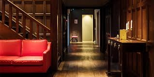 歴史的洋館の館内