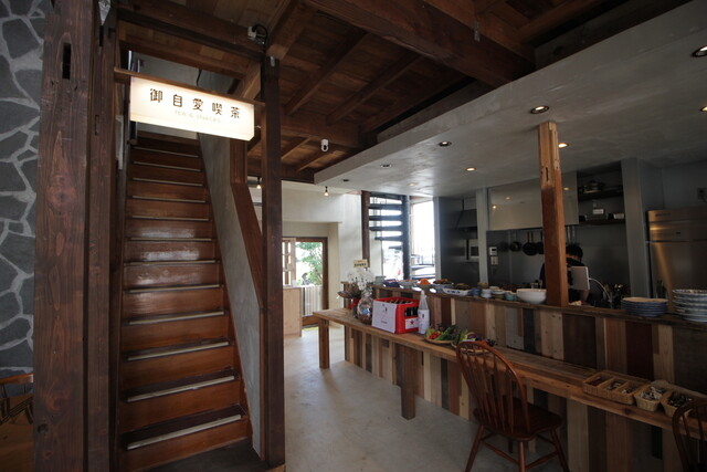 古材を活かした内装です