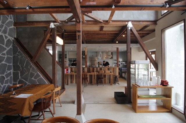 古民家をリノベーションした開放的な空間