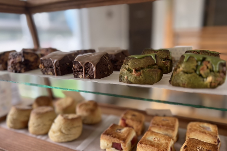 看板メニューの〈生スコーン〉