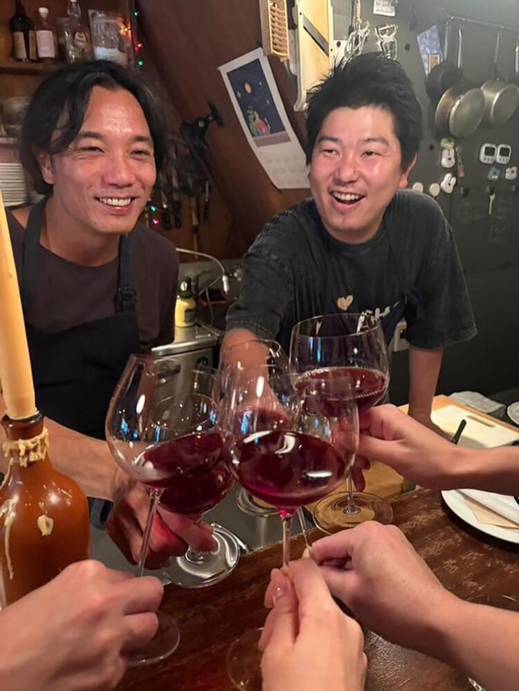 立ち飲みだからお客様との距離が近い♪