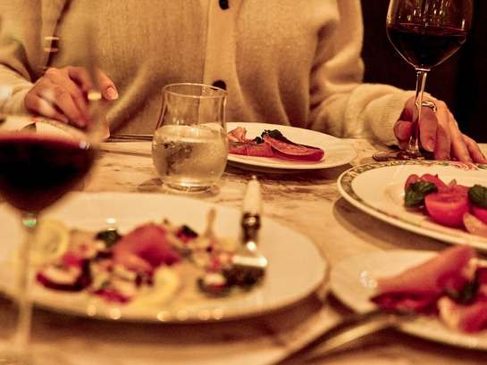 調査・勉強のための外食費サポートあり！