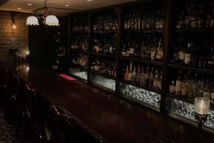 アールヌーボーを基調とした落ち着いた店内