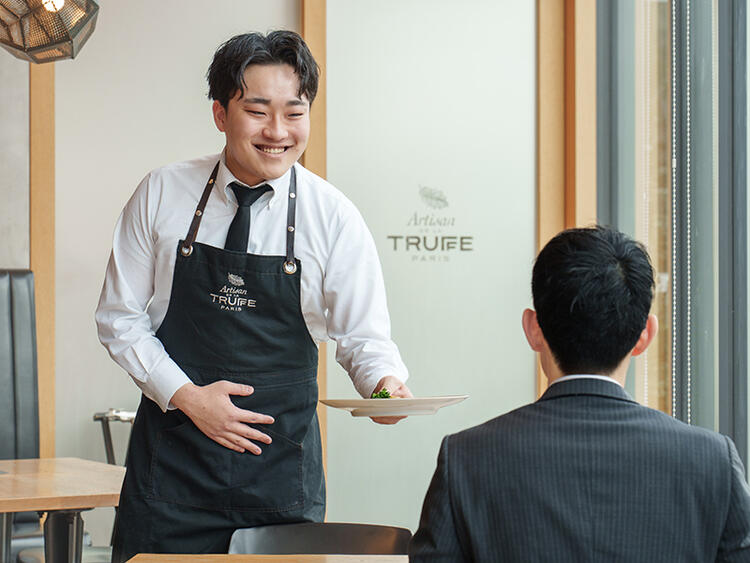 貴方の接客とおもてなしを求めます。