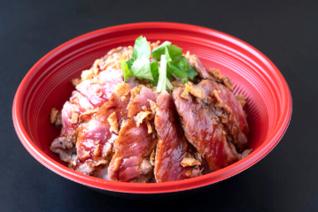 盛り付けや販売などお仕事は様々