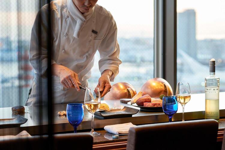 最上階のオーシャンビューのステーキハウス