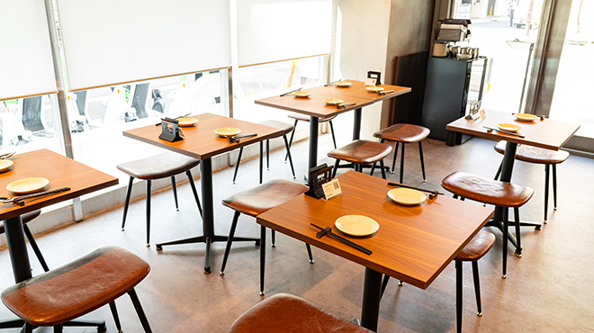 店内は和モダンで落ち着いた雰囲気♪