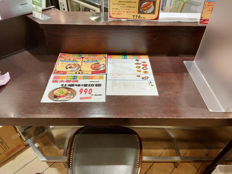 カウンター席での簡単な接客あり◎