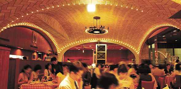 雰囲気ある店内で勤務