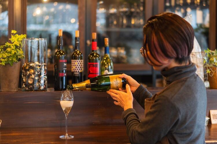 ワインに詳しい女性ソムリエが活躍中！