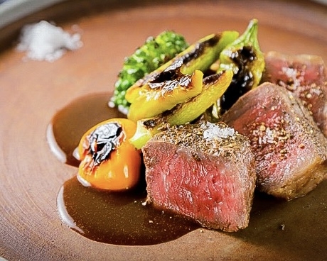 シェフのもとで本格フレンチを学べます！