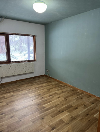 寮のお部屋。ベット・寝具はご用意します。