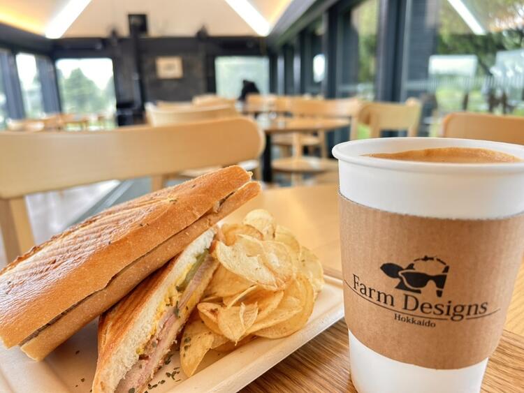 サンドウィッチ、ケーキやドリンクも豊富