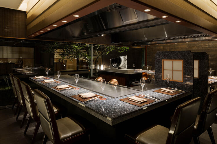 臨場感あふれるカウンター席